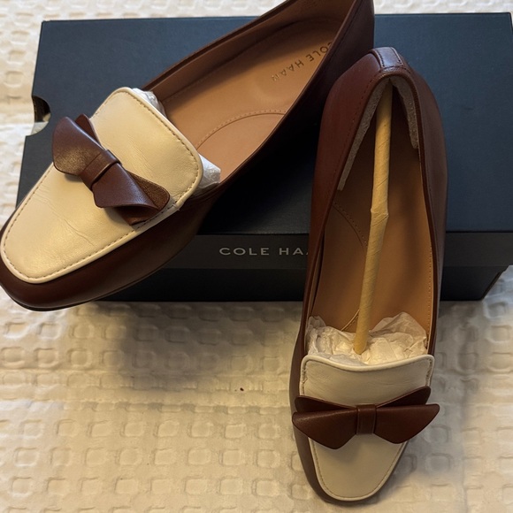 Cole Haan Shoes - Cole Haan Women's Brown and Cream Bow Loafers